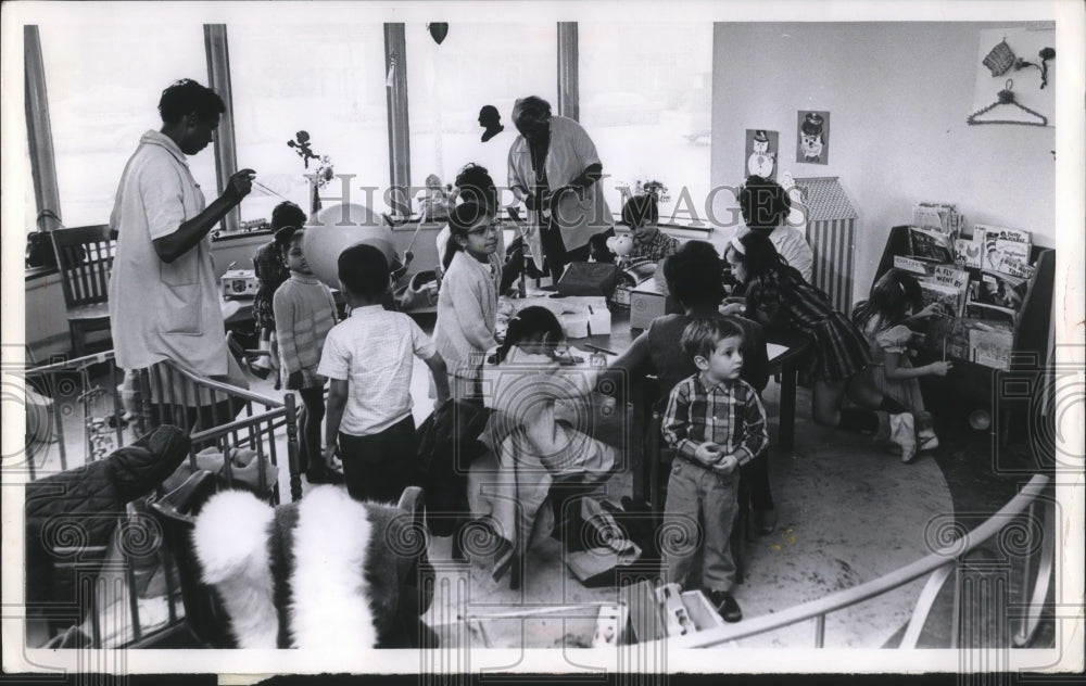 1969 Press Photo People at the Norwood Family Health center