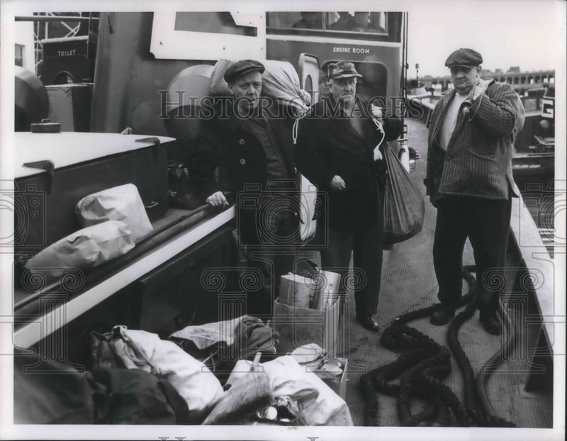 Load image into Gallery viewer, 1961 Press Photo Bill Collins,Gordon S Hotel, Art Moore, James Broderick in Clev
