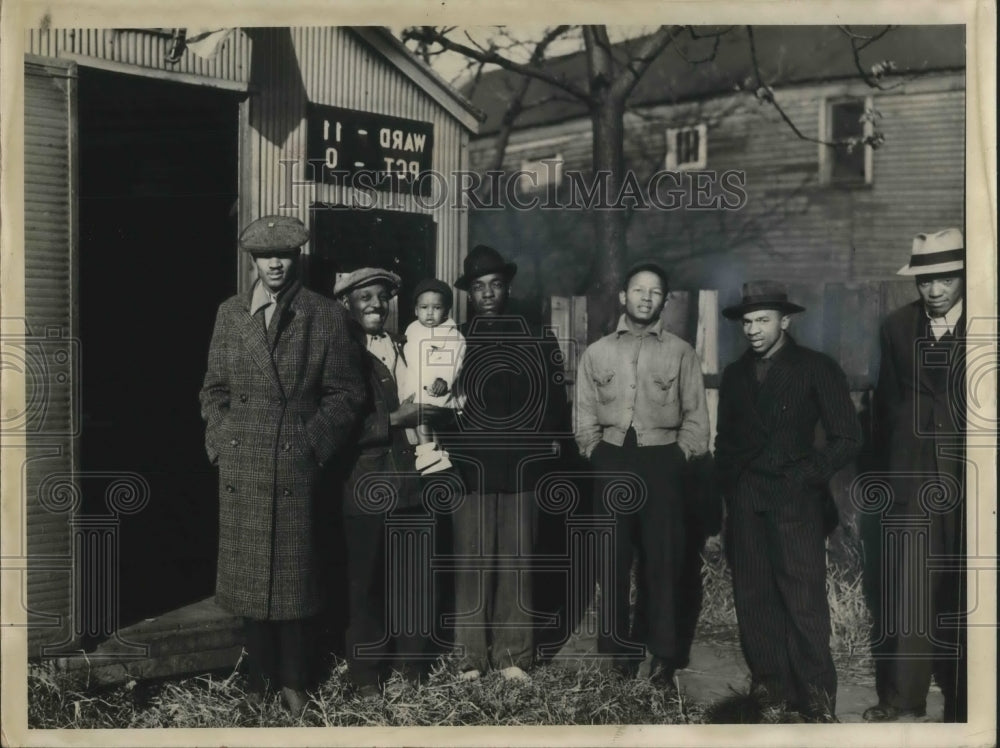 1940 Press Photo Albert Turner & a baby with his friends in Cleveland