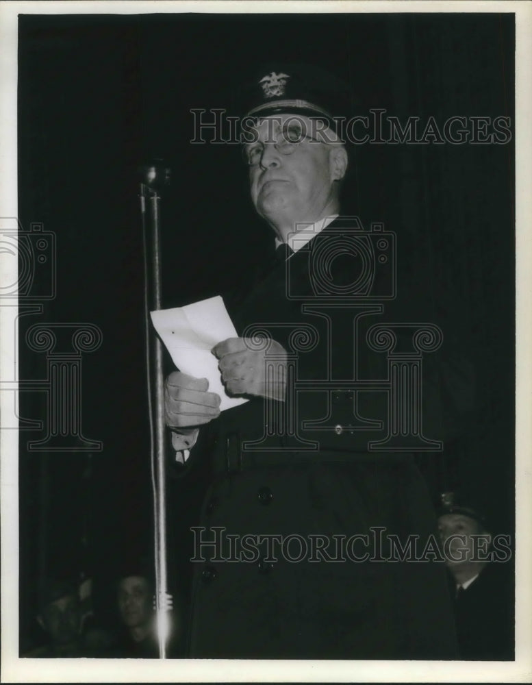 1943 Press Photo Admiral McMullen at a microphone - nec76322