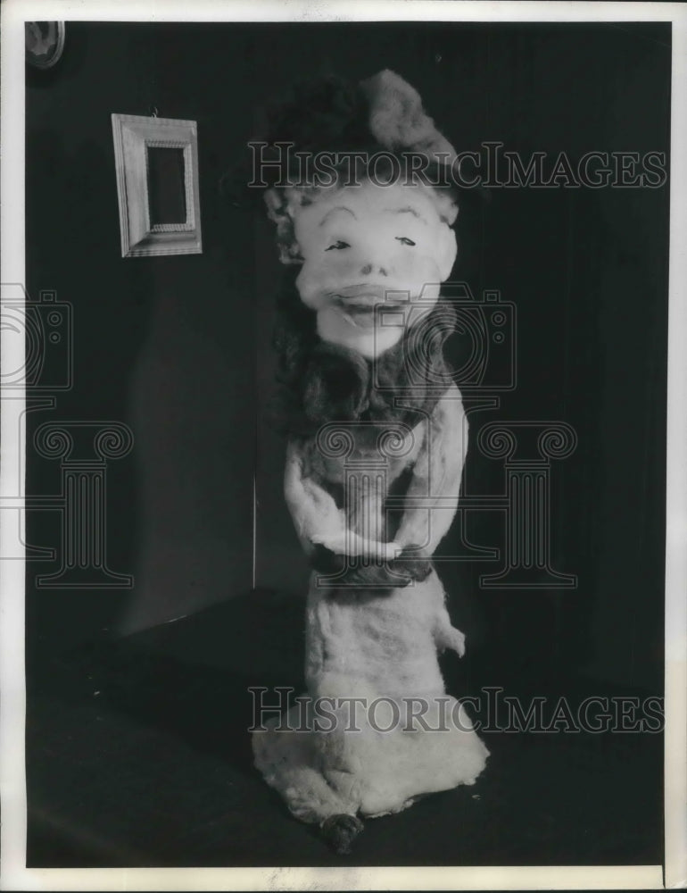 1942 Press Photo Sculptor of Mrs Franlin D. Roosevelt Eleanor Blue Elsie Shaver