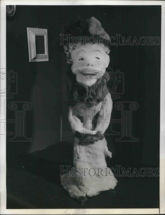 1942 Press Photo Sculptor of Mrs Franlin D. Roosevelt Eleanor Blue Elsie Shaver