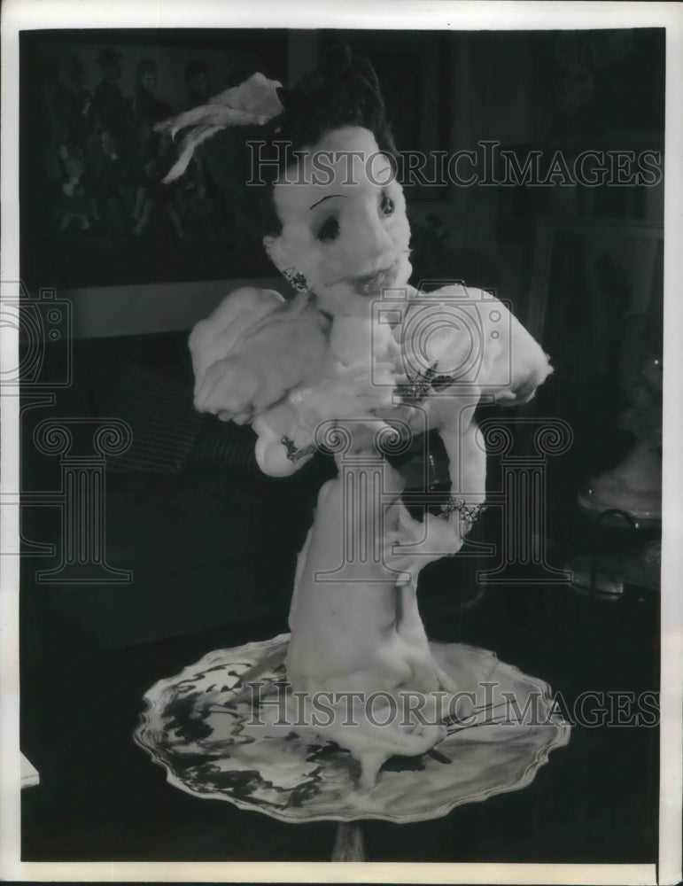 1942 Press Photo Cotton Caricature of the Duchess of Windsor Elsie Shaver