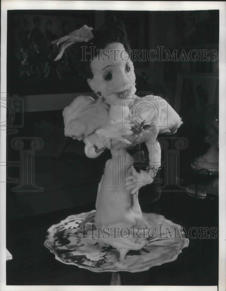 1942 Press Photo Elsie Shaver Cotton Sculpture The Duchess of Windsor