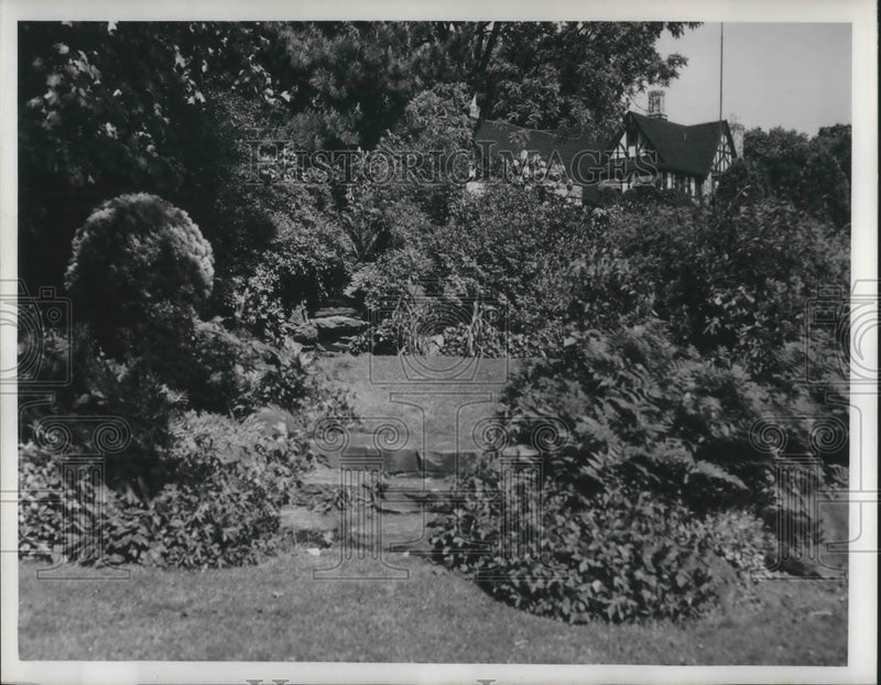 Load image into Gallery viewer, 1951 Press Photo Home &amp; garden of EJ Kulas in Gates Mills, Cleveland Ohio
