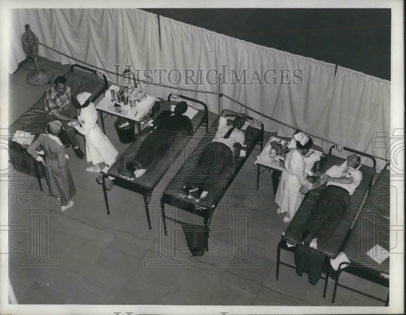 Load image into Gallery viewer, 1953 Press Photo Blood donors at Cleveland City hall for Red Cross drive
