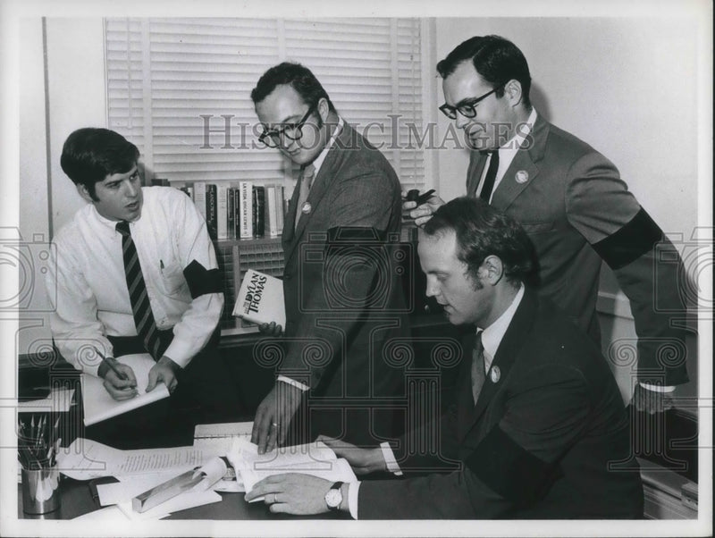Load image into Gallery viewer, 1969 Press Photo Attorneys Leonard, Elliott, Amer and Grant
