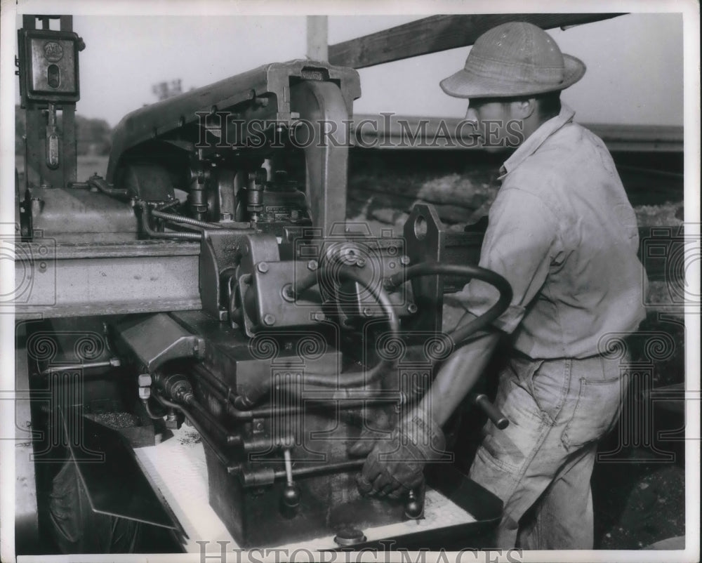 Press Photo Man Operates Shearing Machine trims end of rail