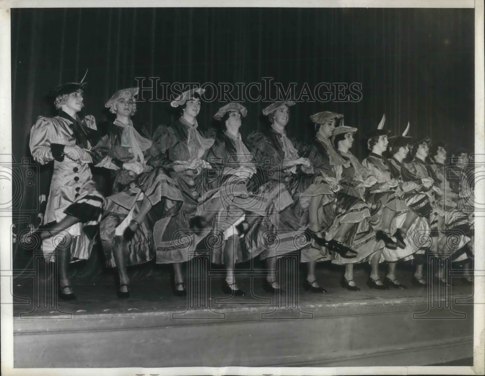 1936 Press Photo Mask & Whig Club play at University of Penn