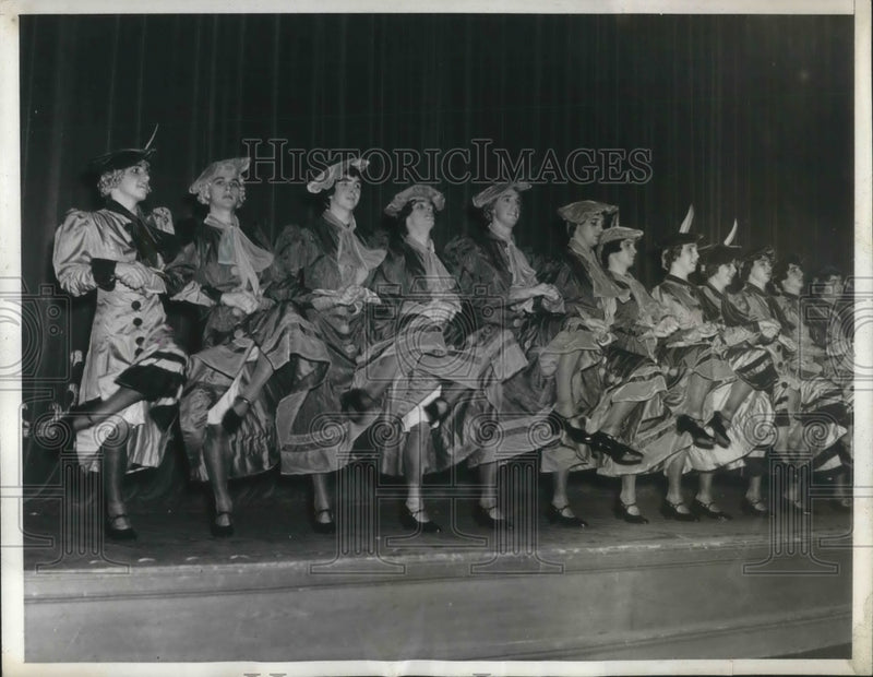 Load image into Gallery viewer, 1936 Press Photo Mask &amp; Whig Club play at University of Penn
