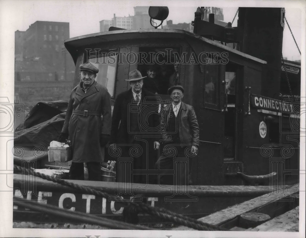 1948 Press Photo Gustav Sansdell, Lee Gruneski, Oscar Sahlgren & a Conn train