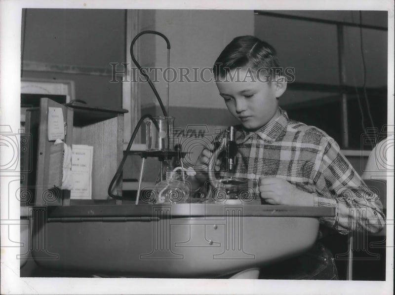 Load image into Gallery viewer, 1956 Press Photo Jack Mumford in class at Parma, Ohio Ridgewood School
