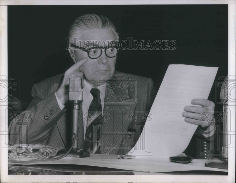 1952 Press Photo Attorney Thomas Sullivan Appears Before House Tax Probers