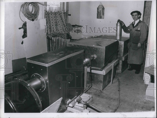 1966 Press Photo Eugene B. Pal with Air Purifier He Invented