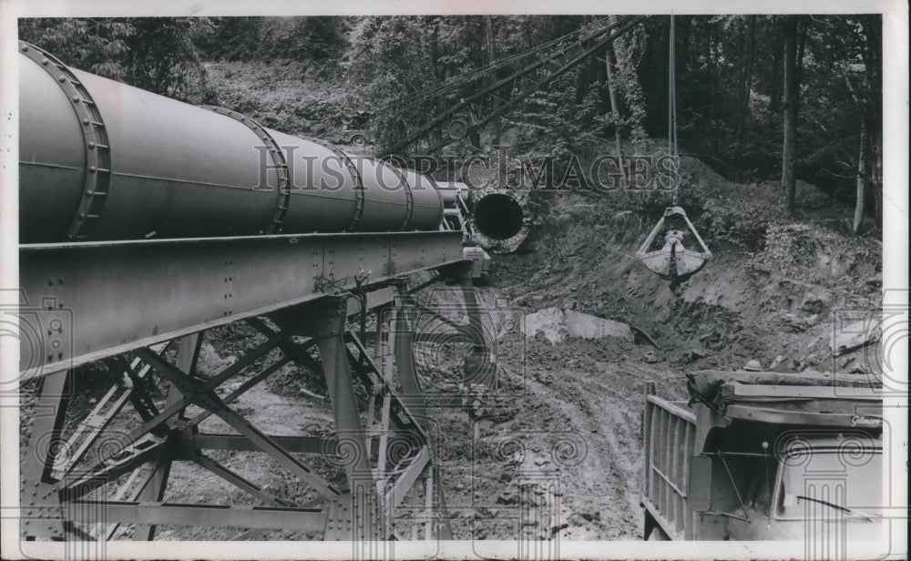 1968 Press Photo Broken Big Creek Interceptor Sewer - nec76687