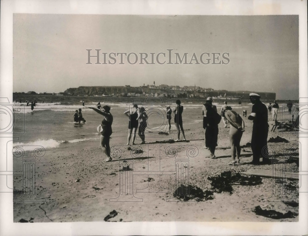 1940 Press Photo Beach scene on Heligoland in Germany popular Seaside Resort.