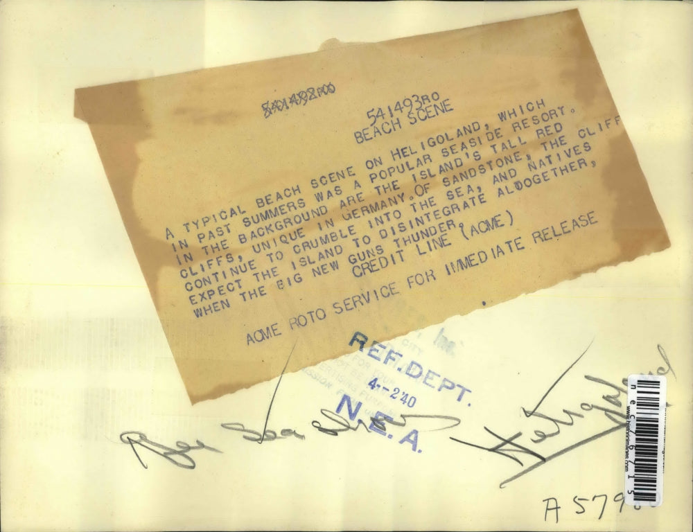 1940 Press Photo Beach scene on Heligoland in Germany popular Seaside Resort.