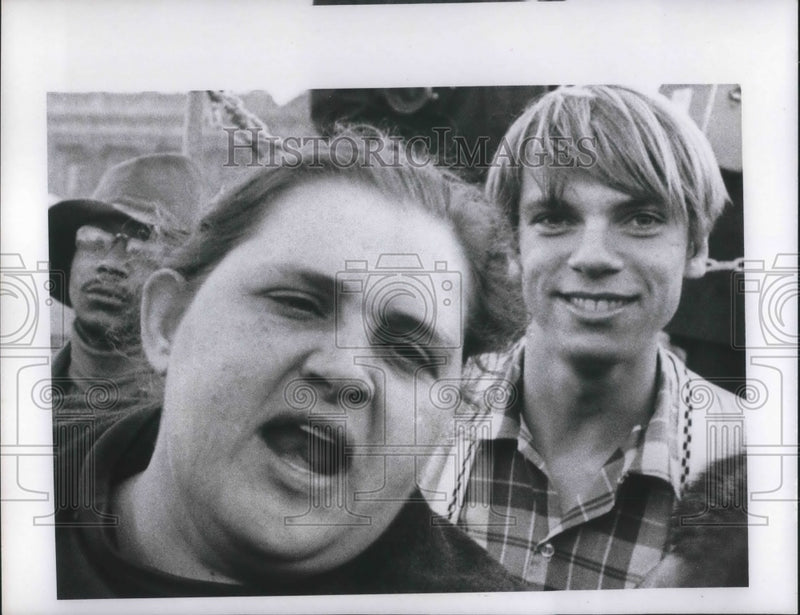Load image into Gallery viewer, 1970 Press Photo People at Peace Rally
