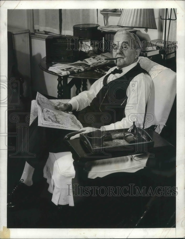 1942 Press Photo Senator George Norris Reading