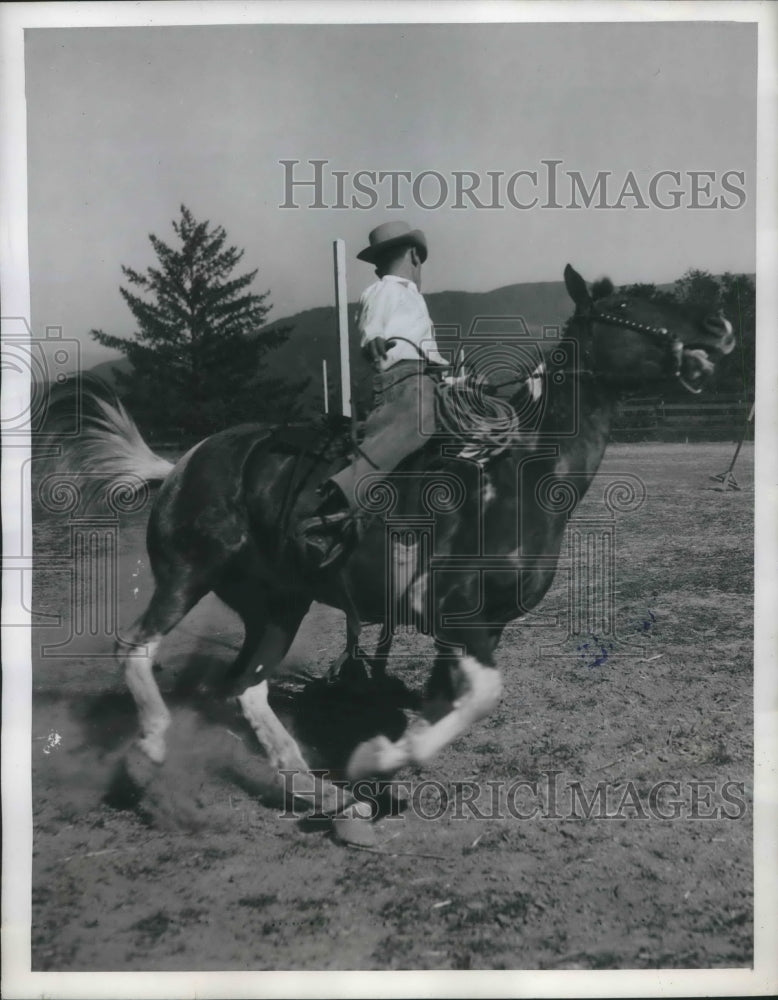 1946 Press Photo Student Lou Chappel in Stake Race at Montezuma School for Boys
