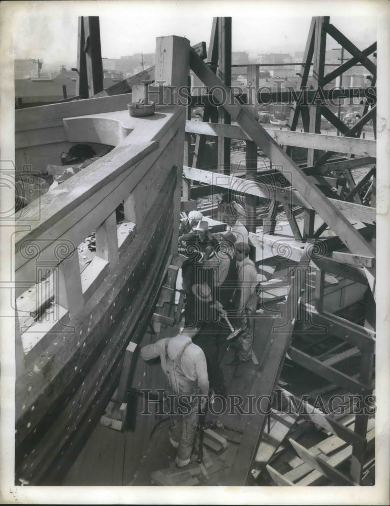 1943 Press Photo Martinlich Ship Yards - nec76930