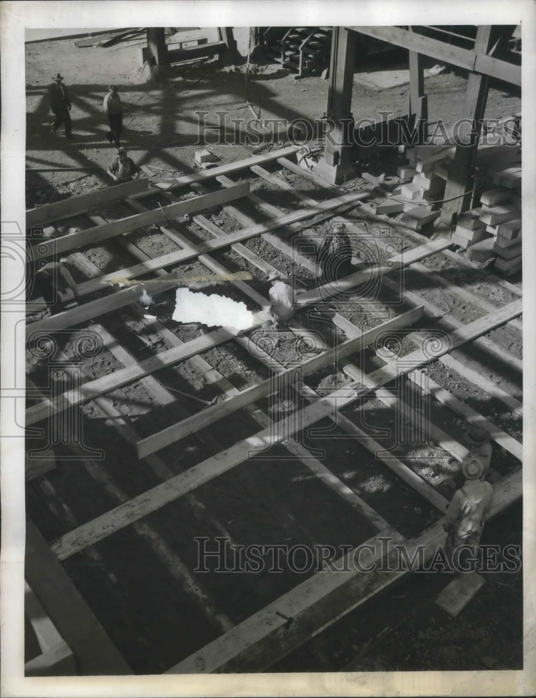1943 Press Photo Wooden ship at Martinolich Ship Yard - nec76934