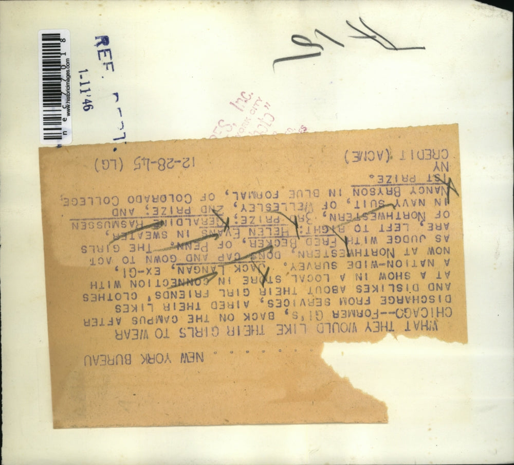 1945 Press Photo Former GI's after discharge in service in at Local Store.