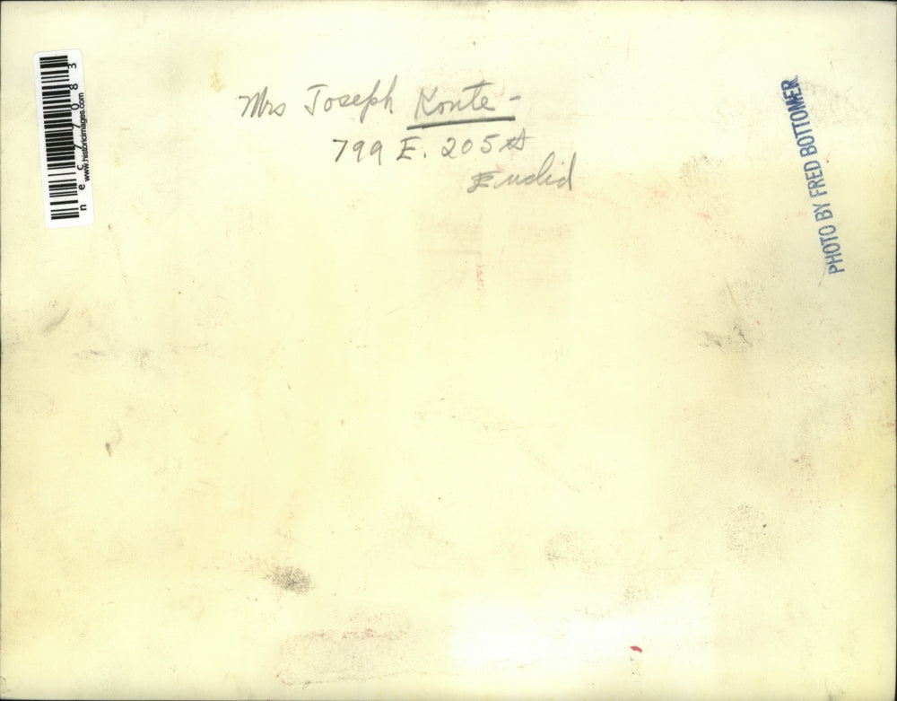 Press Photo Mrs Joseph Konte of 799E 205 St, Euclid doing her laundry