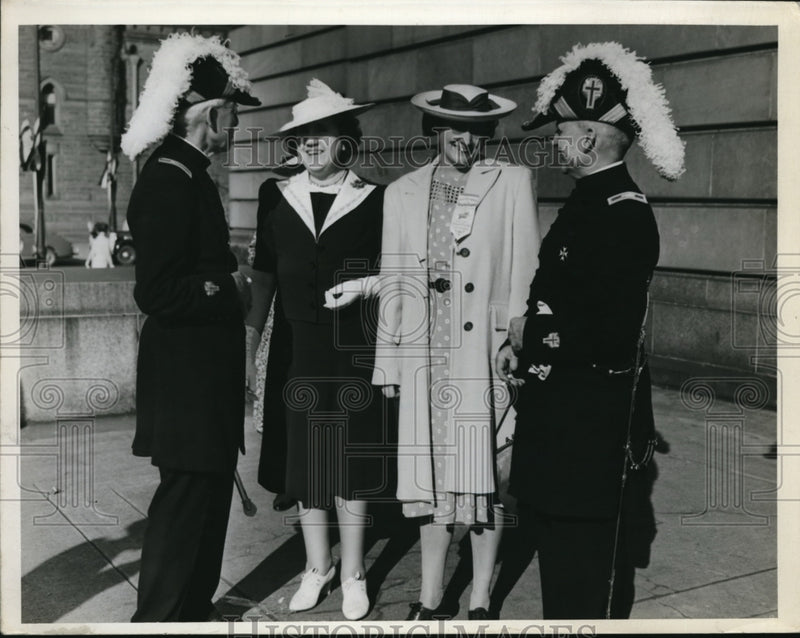 Load image into Gallery viewer, 1940 Press Photo Ferdinand A. Krauss &amp; LO Reed attending a Knights Templar event
