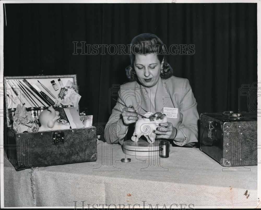 1954 Press Photo Lillian Moore of the Lillian Moore Ceramic Studio, painting