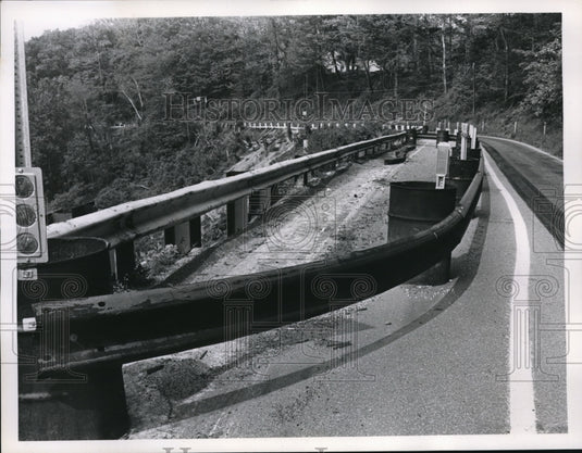 1968 Press Photo Leroy road Erosion.
