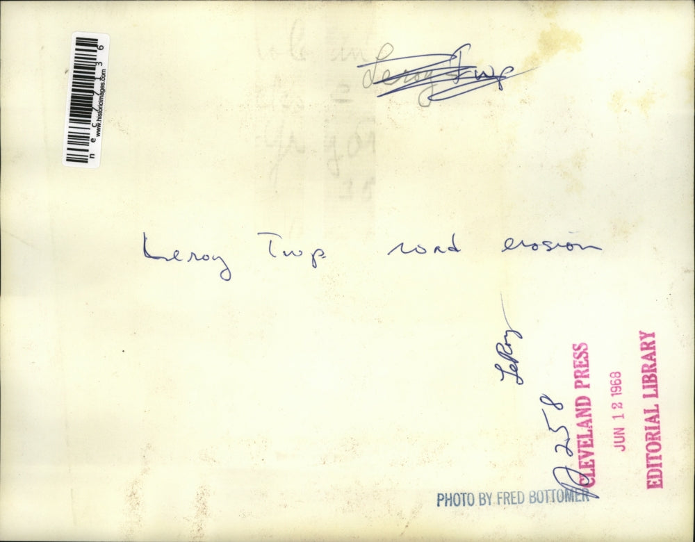 1968 Press Photo Leroy road Erosion.