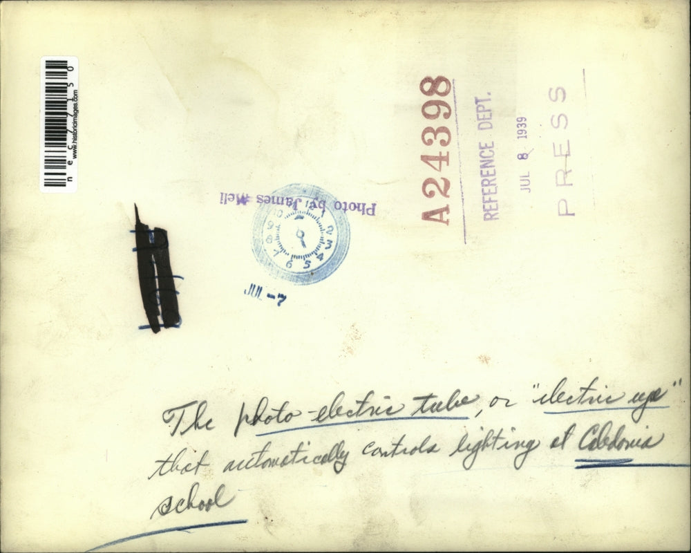 1939 Press Photo The photo-electric tube or electric eye that controls lighting.