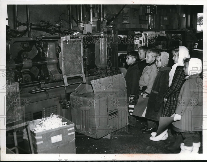 Load image into Gallery viewer, 1962 Press Photo Brooklyn Elementary School pupils
