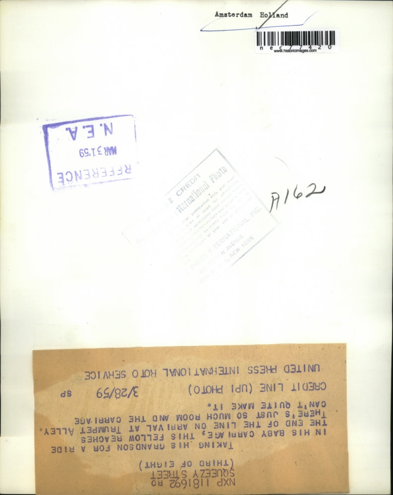 1959 Press Photo Amsterdam, Holland, Trumpet Alley, baby carriage will not fit