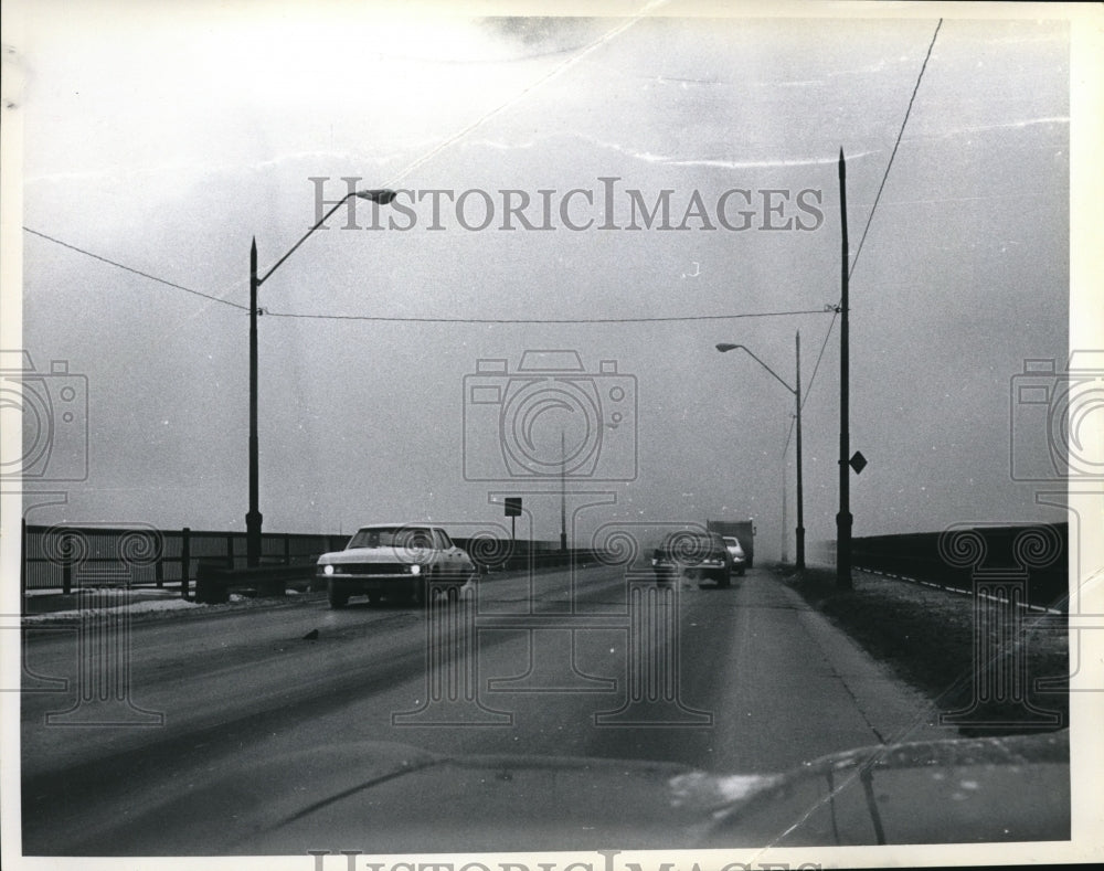 Press Photo Heading out on the highway