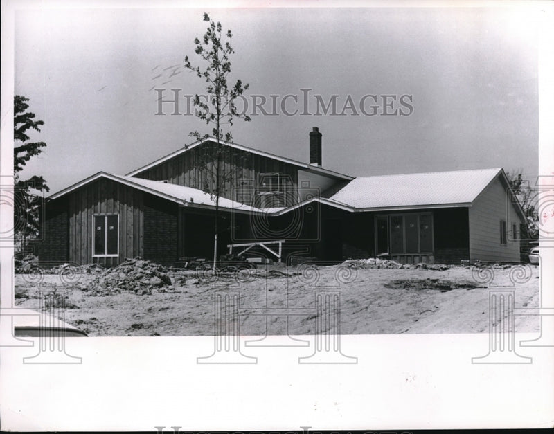 Load image into Gallery viewer, 1966 Press Photo Pate Homes, Brecksville"s Southern Estates, 28 lots
