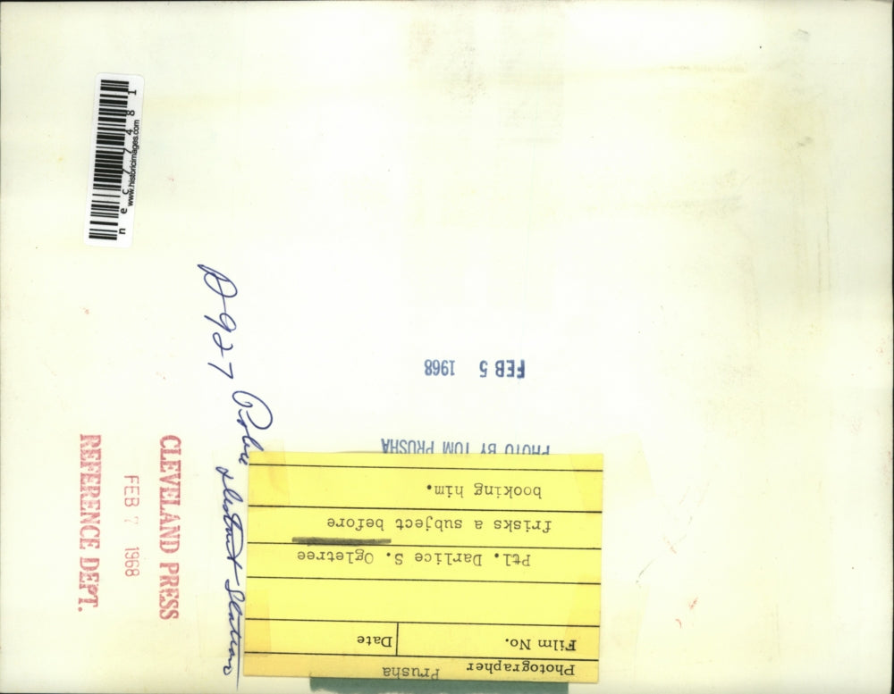 Press Photo 1968 Ptl. Darlice Ogletree frisks subject before booking him