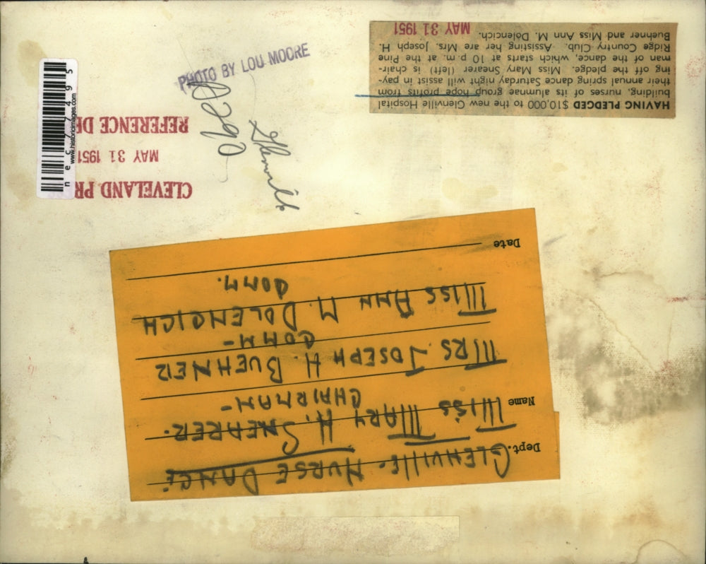 1951 Press Photo Nurses of Glenville Hospital pledge from hospital new building.