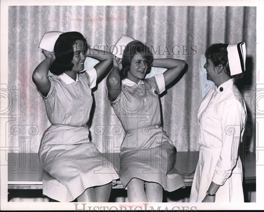 1964 Press Photo Karen Kehoe Barbara Burtnett Mrs. Warren Blakely