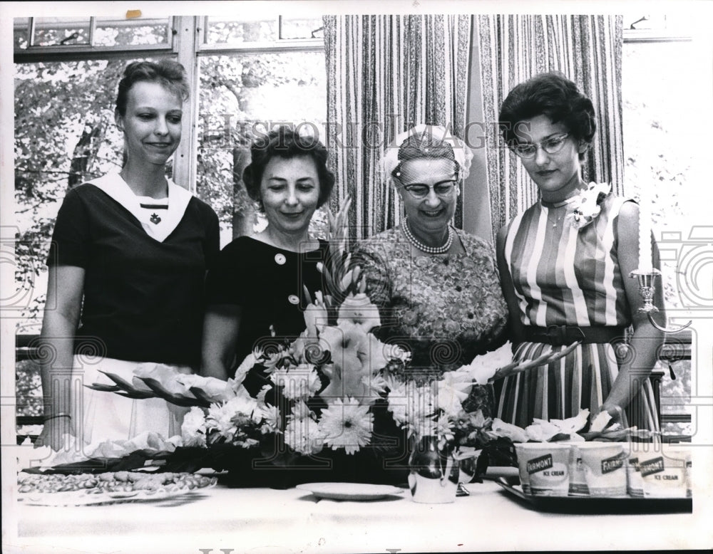 1964 Press Photo Cathleen Davis Mrs. George Davis Mrs. Elmer Mental, Marilyn