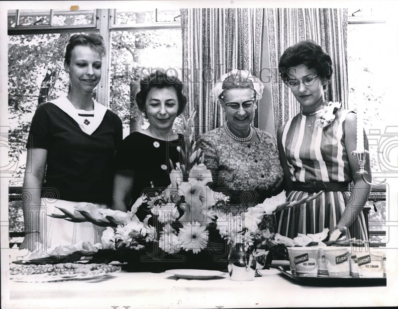 Load image into Gallery viewer, 1964 Press Photo Cathleen Davis Mrs. George Davis Mrs. Elmer Mental, Marilyn
