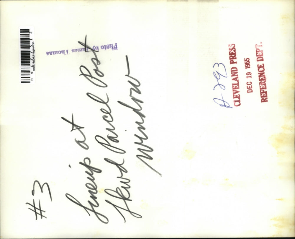 1955 Press Photo Lineup at Lakewood Parcel Post window