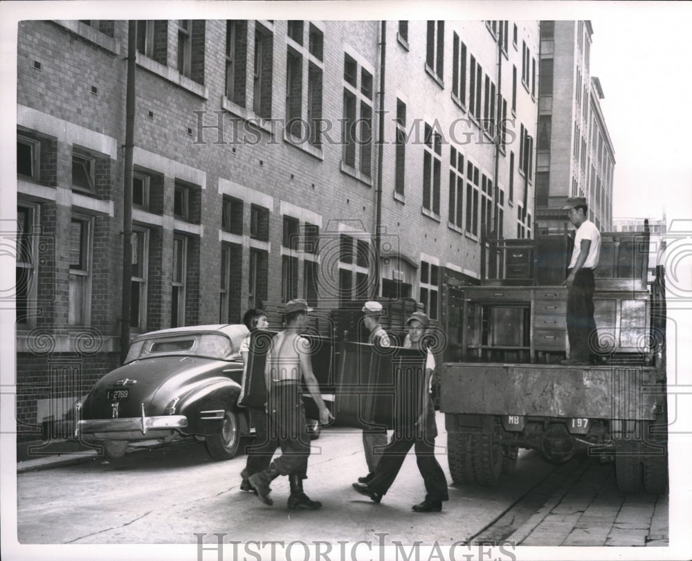 1951 Press Photo Laborers load furniture from ex-Russian occupied bldg in Tokyo