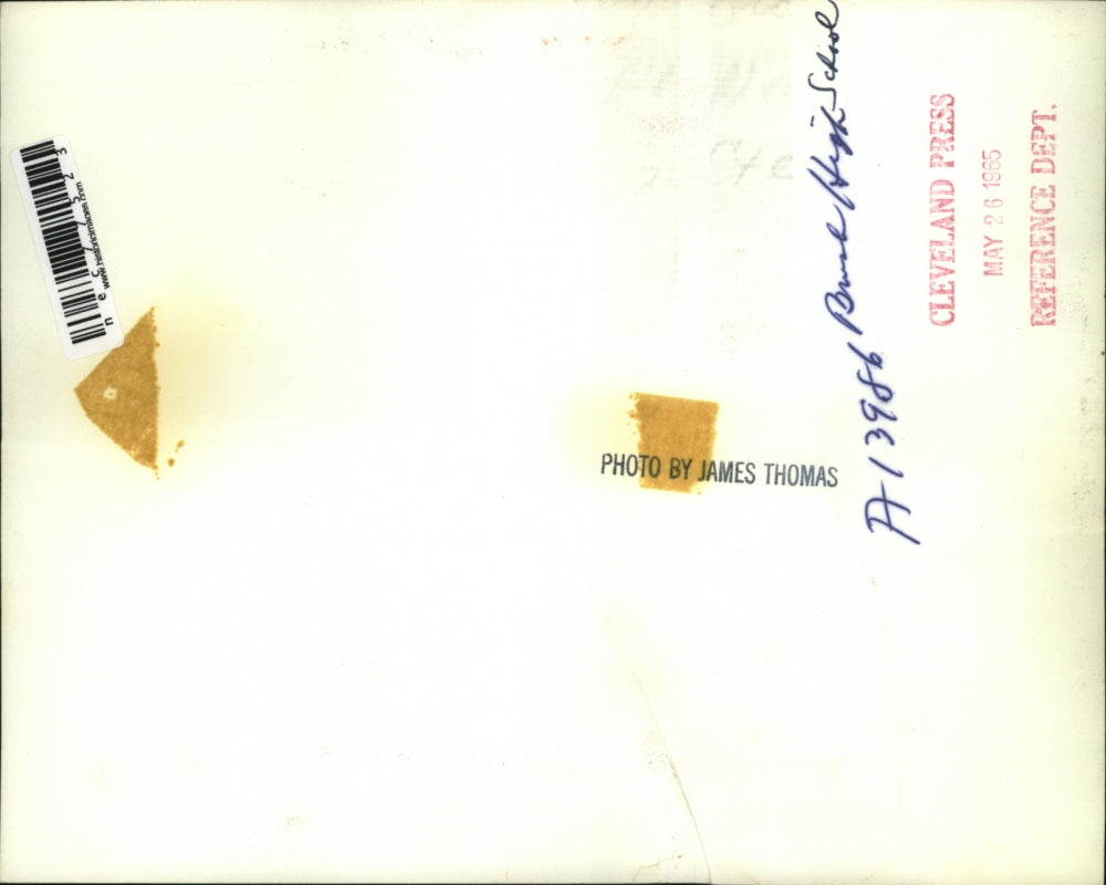 1965 Press Photo 2 students discussing art work at Brush High School