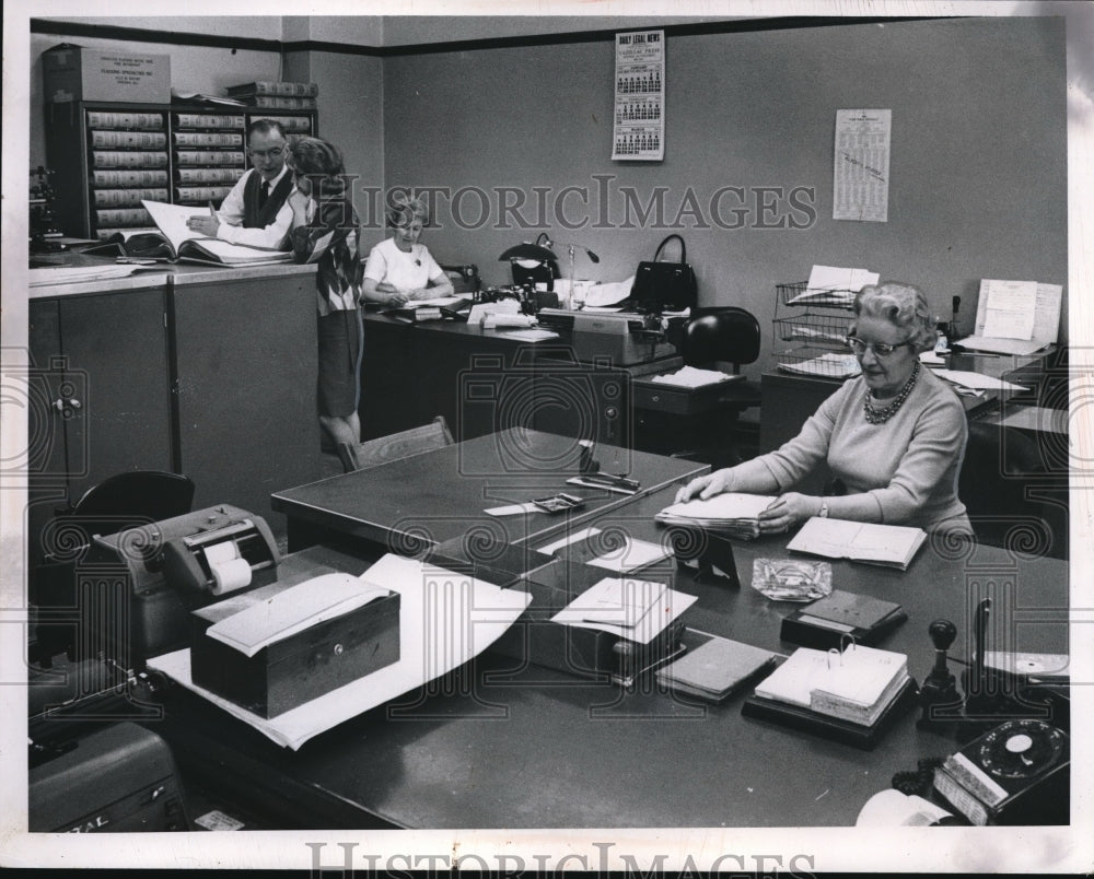 1965 Press Photo Deputy Clerks in Cleveland Height Court Clerk Officer