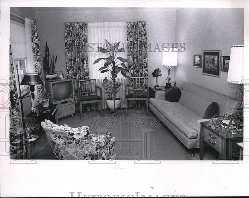 Load image into Gallery viewer, 1967 Press Photo Apartment of Mrs. Mathilda Mayfaith 280 Natel, Euclid
