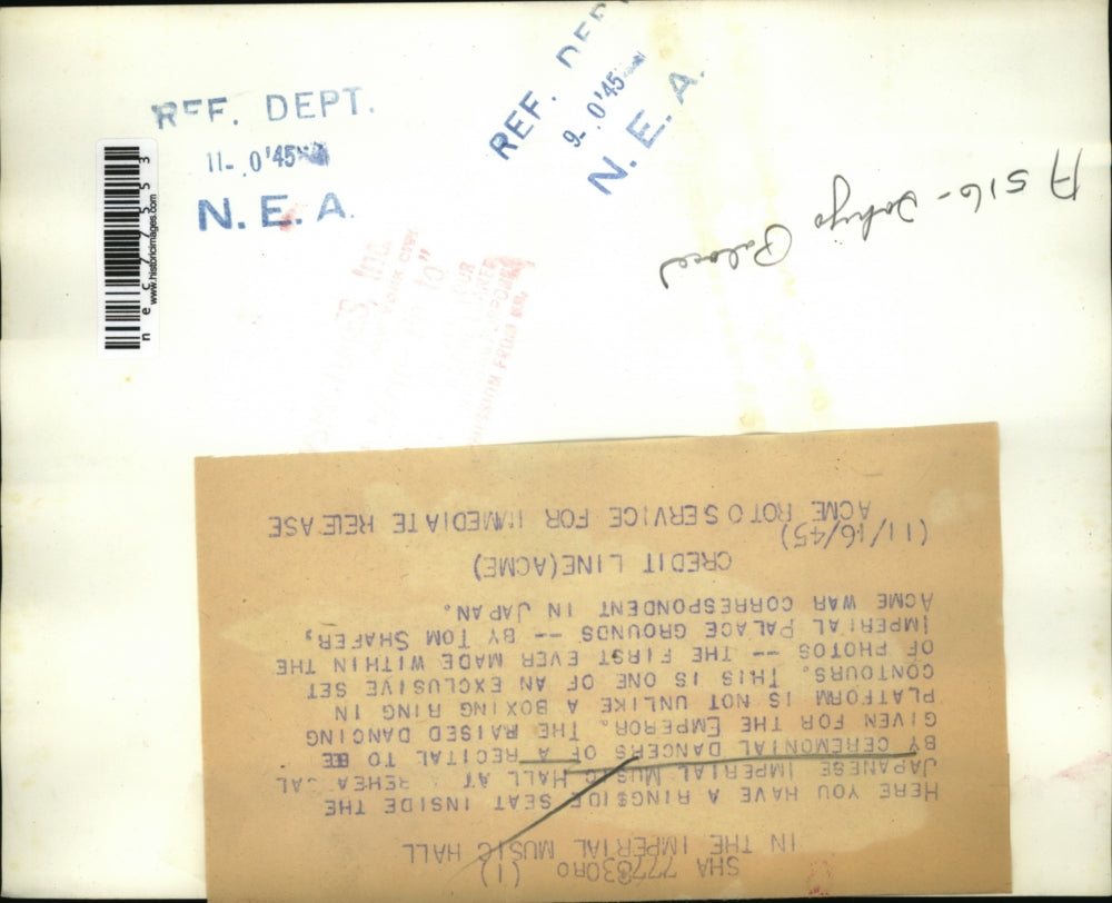 1945 Press Photo Japanese Imperial Music Hall ceremonial dancers in play