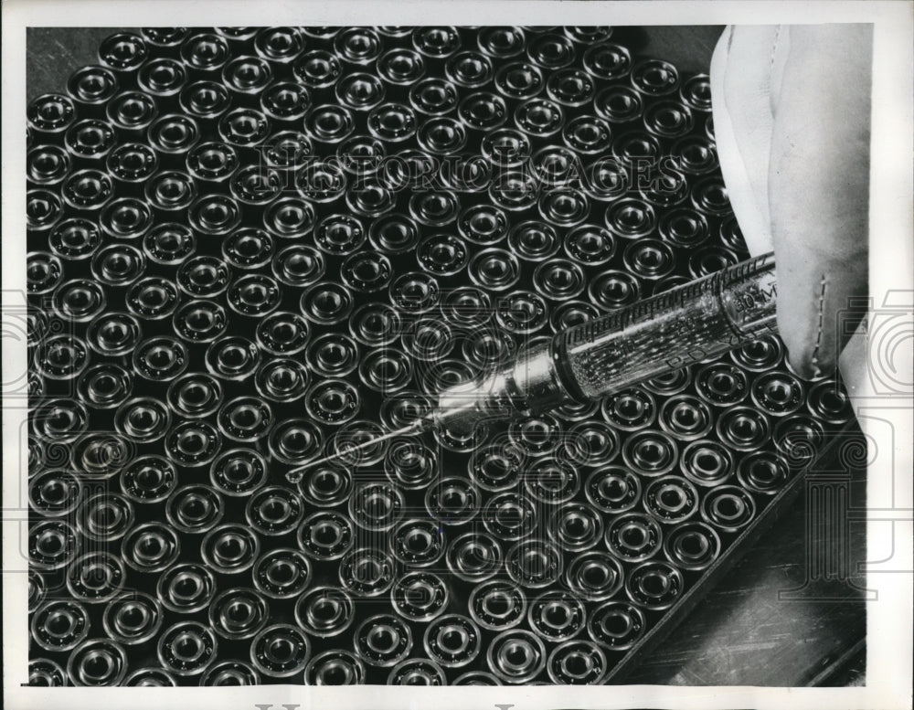 1946 Press Photo Tray full of mini bearings as surgical syringe is used