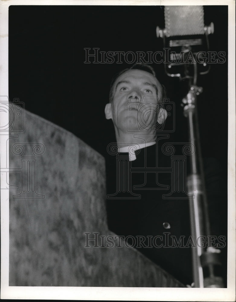 1942 Press Photo Father James O'Brien Diocesan director of Catholic youth Org